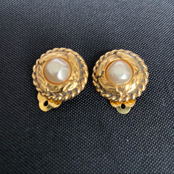 Chanel Vintage Pearl/Gold Earrings - Picture 1 of 2